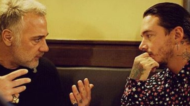 Gianluca Vacchi con il cantante colombiano