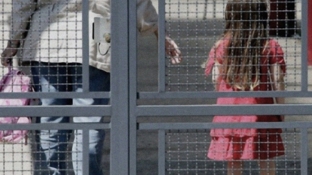 I bimbi, secondo l'accusa, spesso e volentieri venivano rinchiusi per ore nei bagni.