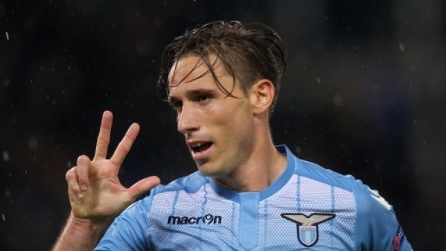 Lucas Biglia con la maglia della Lazio
