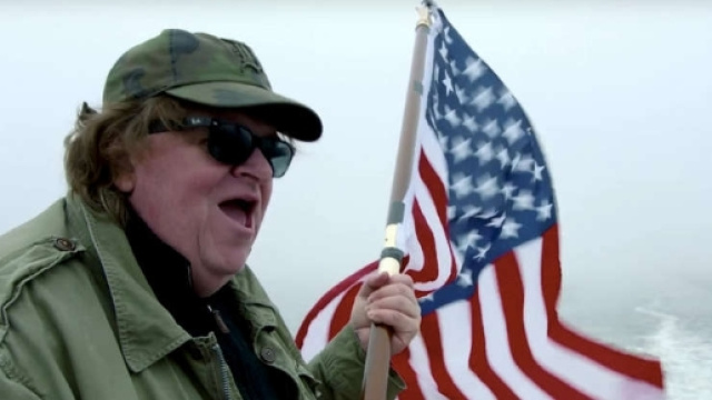 Michael Moore, da sempre attivo nel dare una visione critica agli avvenimenti in USA.