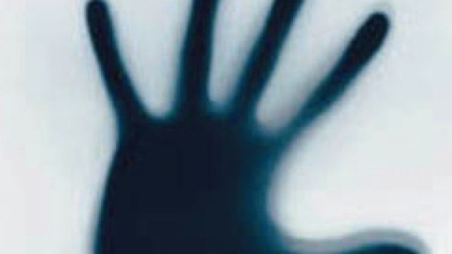 Sassari, pensionato picchia moglie e la brucia viva