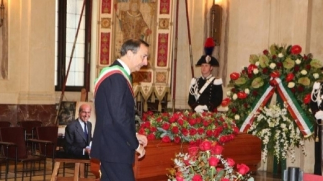 Veronesi, cerimonia laica a Palazzo Marino - Corriere.it - corriere.it