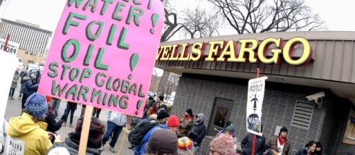 Protesters at Wells Fargo in Bismark, North Dakota / Photo by Mike Mccleary/The Bismarck Tribune, via Blasting News Library