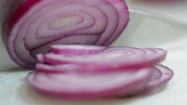 Cipolla di Tropea. Tagliate a fette