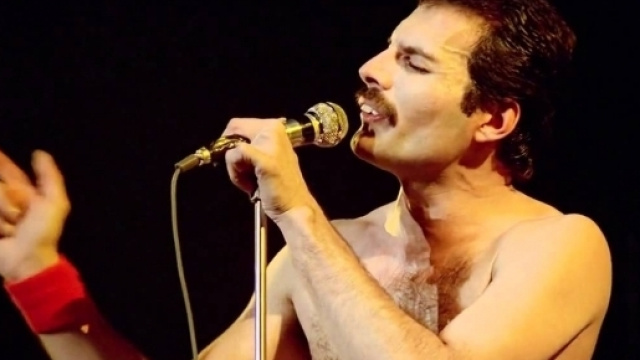 Freddie Mercury, a 25 anni dalla sua morte un mito insuperabile