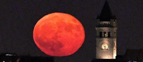 Three 'supermoons' will illuminate the globe to end 2016 with a ... - dailymail.co.uk