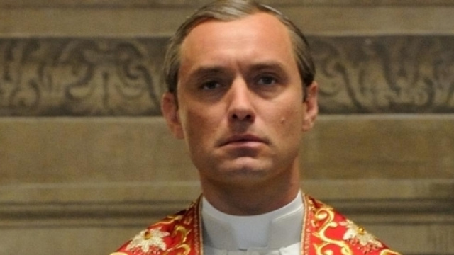 Jude Law interpreta Pio XIII in The Young Pope