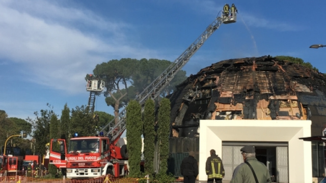 Lo sconforto dei residenti per l` incendio dell`Auditorium Albergotti
