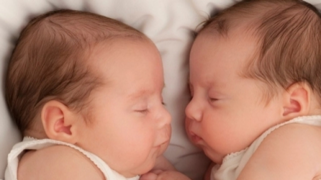 Australia, lo strano caso delle gemelle non gemelle