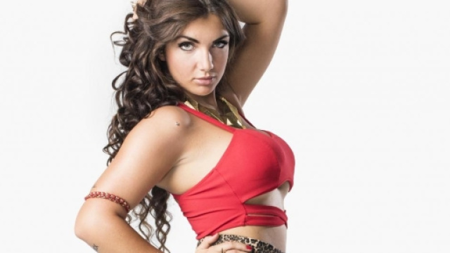 Elettra Lamborghini: la sexy ereditiera protagonista a 'Domenica Live'.