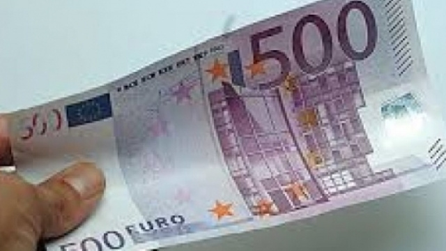 Ultime news scuola, marted&igrave; 15 novembre 2016: bonus docenti 500 euro, bisogna recuperare le spese