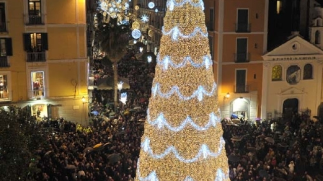 ALBERO DI NATALE GIGANTE A SALERNO