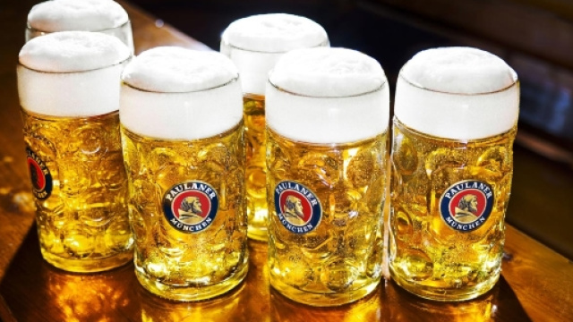 Bere birra, moderatamente, fa bene all'organismo.