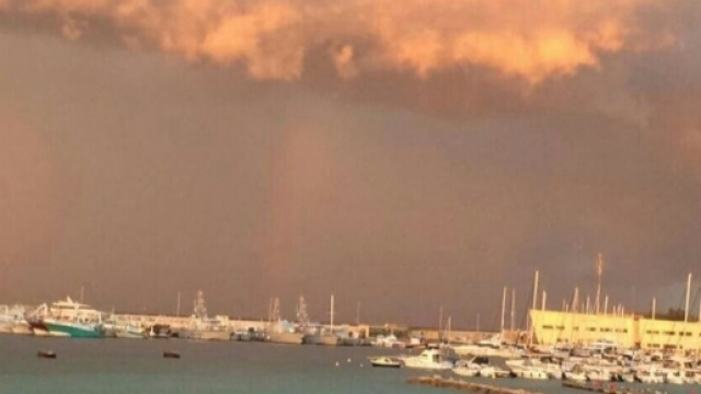 Foto di Otranto con un cielo piovoso.