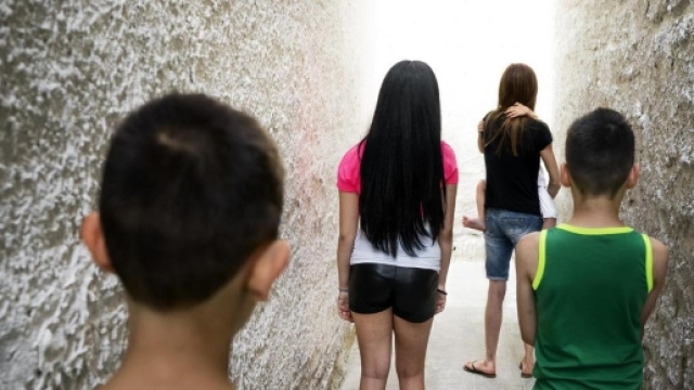 In Italia un minore su tre a rischio povert&agrave;.