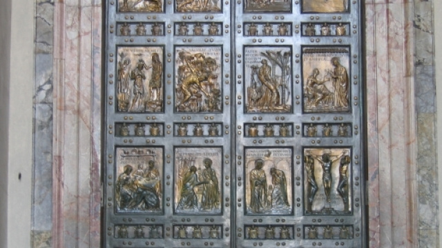 Porta Santa in Basilica San Pietro