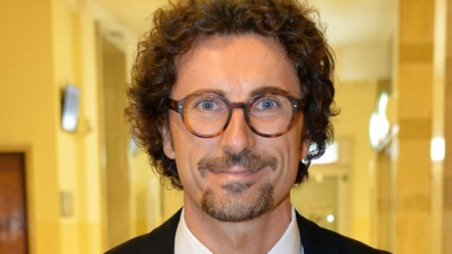 Danilo Toninelli spiega il No al referendum (Foto: ilsole24ore.com)