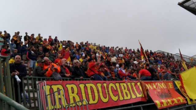 I tifosi del Lecce nella trasferta di Melfi.