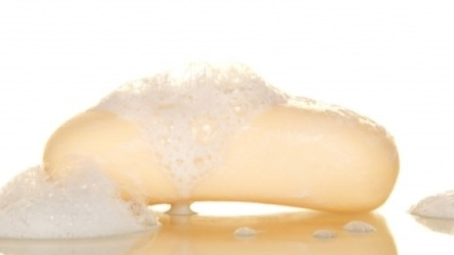 Il sapone aiuta a rinfoltire le sopracciglie - focus.it