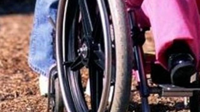 Nessuno vuole dormire con lei, bimba disabile non va in gita - leggo.it