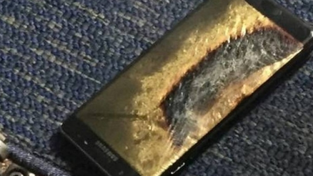 Samsung Note 7, le batterie esplodono per difetto di fabbrica
