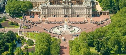 The Queen to stay at Buckingham Palace during &pound;370m refurb that ... - floridanewsgrio.com