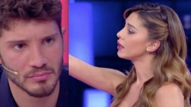 Gossip: Stefano De Martino dedica una poesia d'amore a Belen Rodriguez?