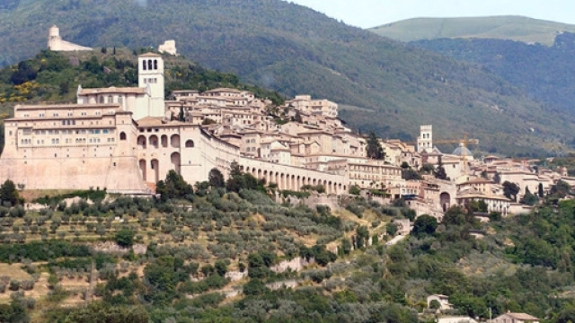 Vieni ad Assisi... mangia, prega, sogna e se concepisci un figlio ... - perugiatoday.it