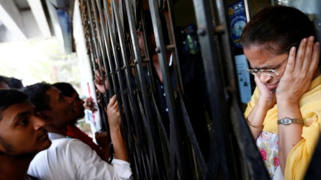 India, Governo toglie valore alle banconote: boom suicidi