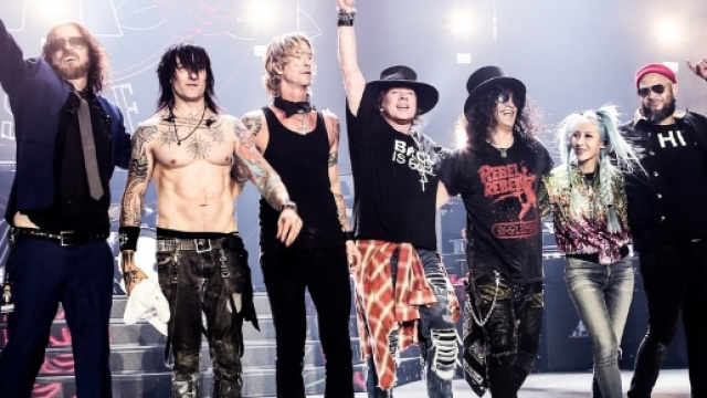 I Guns N' Roses in una delle loro recenti esibizioni