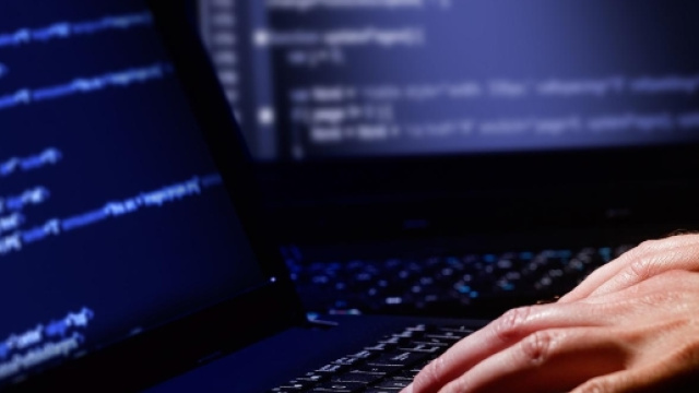 Pirati informatici russi colpiscono sfruttando bug di Windows.