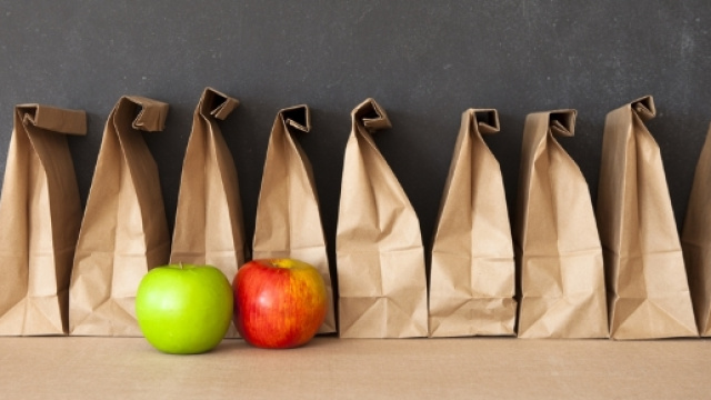 Pranzo al sacco a scuola: da oggi si pu&ograve;? - scuolazoo.com
