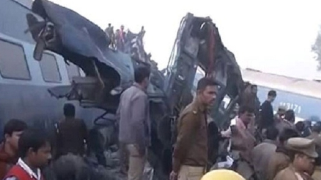 India, vagoni escono dai binari: terribile incidente ferroviario a Kanpur
