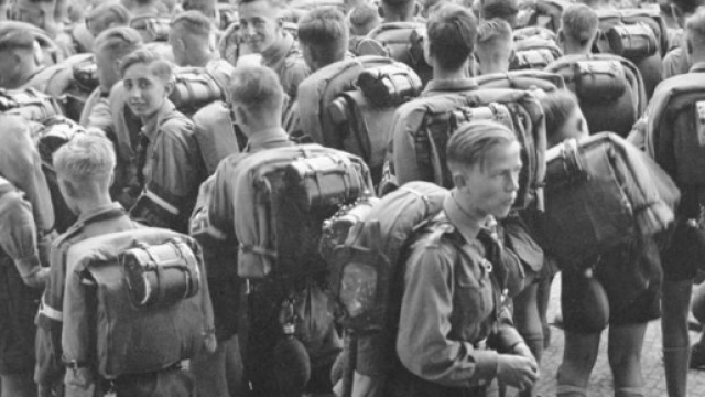 Quel (non) strano interesse di Hitler per i boy scout | Poche Storie - corriere.it