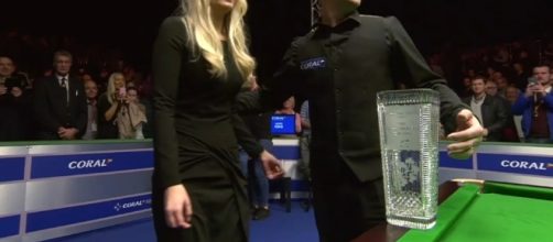 Mark King picks up the Alex Higgins trophy in Belfast