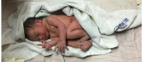 Menina tinha apenas alguns minutos de vida