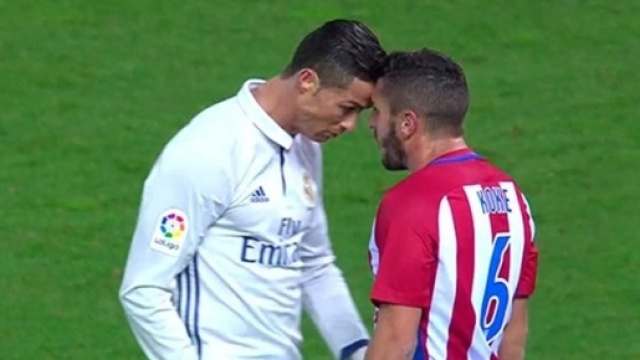 Cristiano Ronaldo e Koke testa a testa.