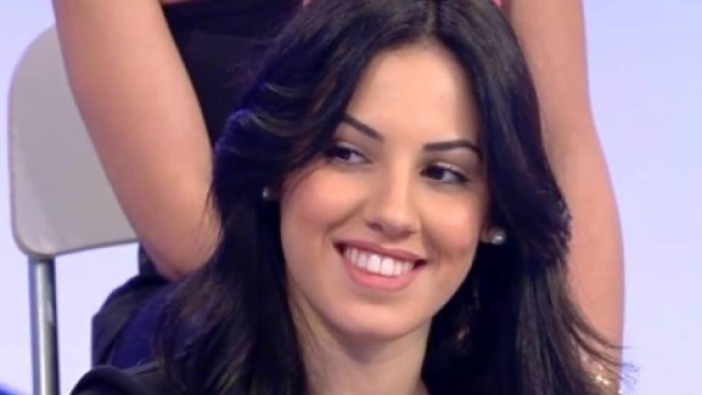 Giulia DE Lellis &egrave; stata attaccata a "Uomini e donne": Maria DE Filippi ha chiesto alla ragazza di chiarire