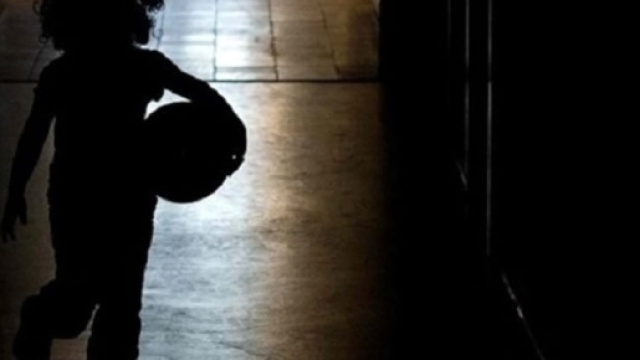 Padre violentava figlia di 5 anni: arrestato