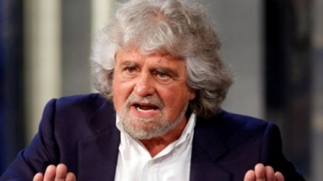 Referendum, Grillo contro i 'serial killer' che hanno promosso le riforme | yahoo.it
