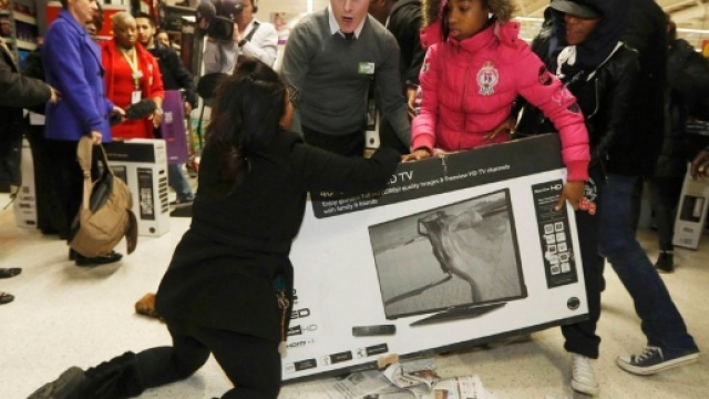 Black Friday 2016: il 25 novembre impazzano offerte. Le adesioni di Mediaworld, Euronics, Trony, Unieuro, Ebay e Amazon