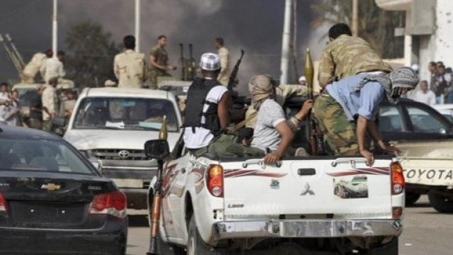 Guerra civile a Sabha per colpa di una scimmia dispettosa - blitzquotidiano.it