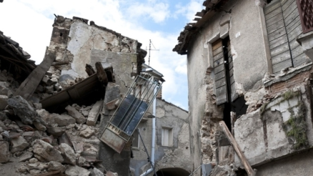 i terremoti devastano l'italia