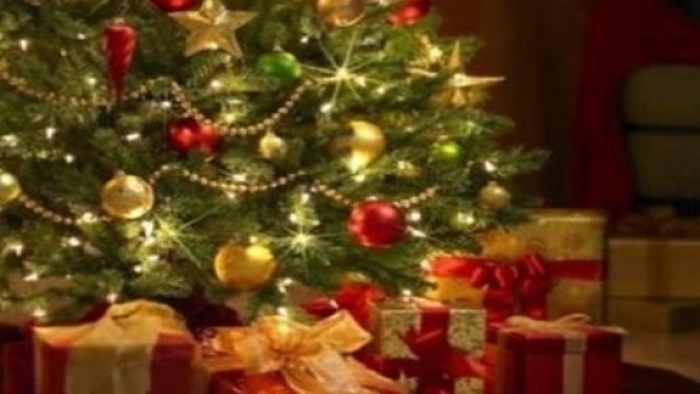 Natale 2016, come decorare l'albero e i dolci natalizi