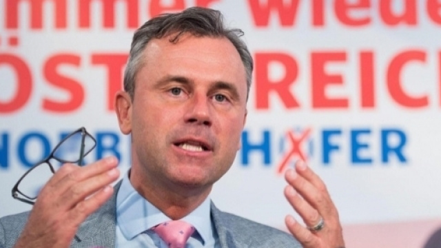 Norbert Hofer, candidato dell'ultradestra austriaca al ballottaggio per le presidenziali in programma il 4 dicembre
