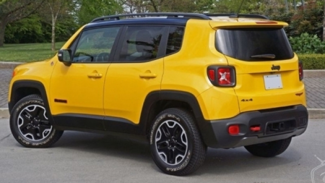The 2016 Jeep Renegade Trailhawk will really surprise you | Car ... - auto123.com