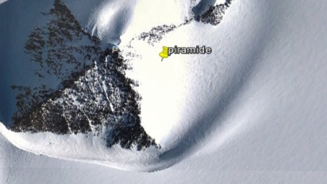 Immagine della piramide da Google Earth