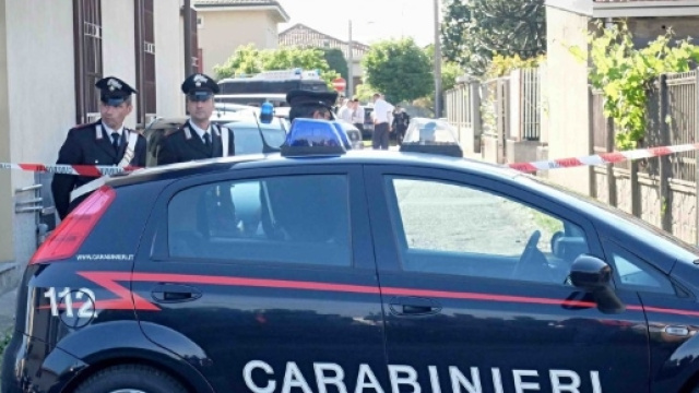 italiano uccide peruviana strangolandola davanti ai bambini