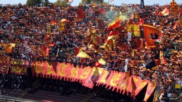 Lecce, la calorosissima Curva Nord del Via del Mare.