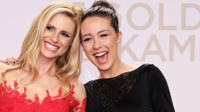 Michelle Hunziker e Aurora Ramazzotti, red carpet abbracciate ... - vanityfair.it